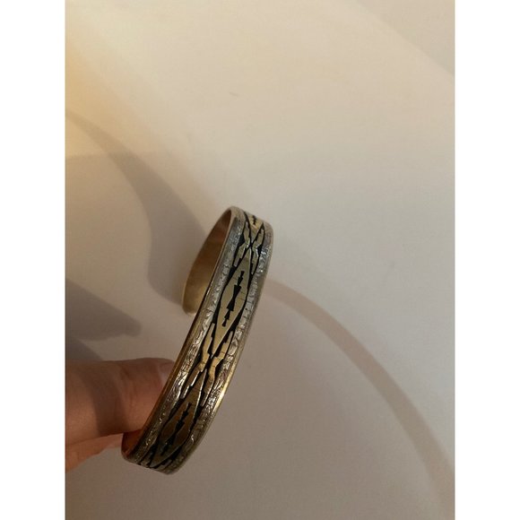 Montana Silversmiths Silver and Gold Tone Small Cuff Bracelet Tribal Design - Picture 7 of 7